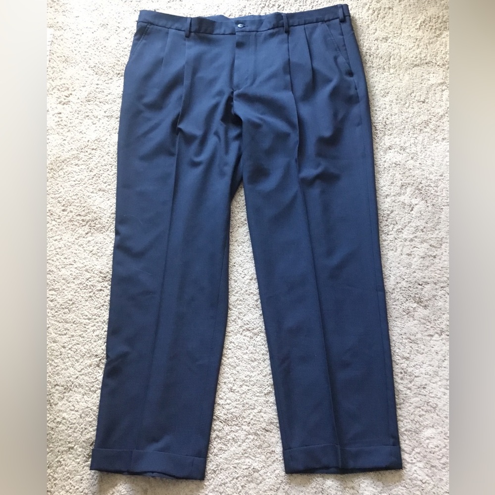 Van Heusen Traveler Men's Dress Pants - Navy Blue EUC